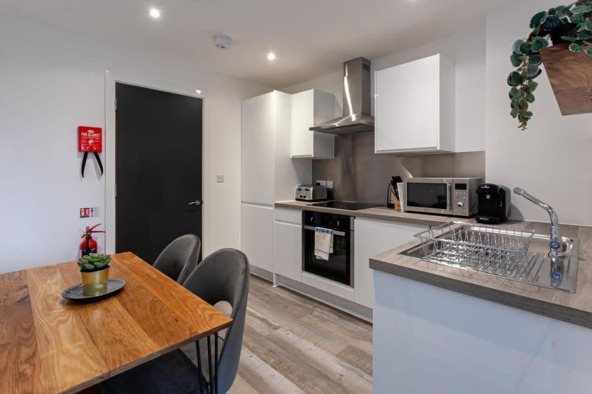 Superb 2 Bed Flat 5Min To Old Trafford Stadium Manchester Exterior foto