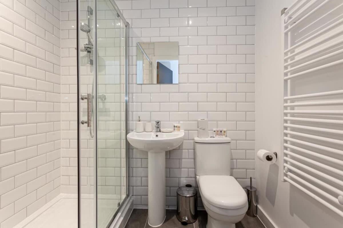 Superb 2 Bed Flat 5Min To Old Trafford Stadium Manchester Exterior foto